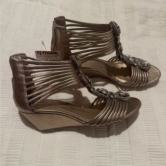BCBG Wedges - Picture 2 of 5